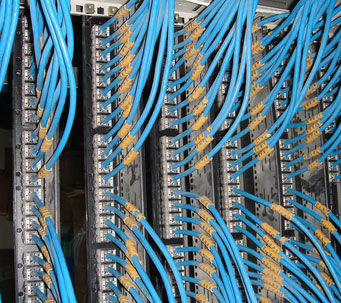 機房綜合布線系統(tǒng)、辦公樓綜合布線、廣州綜合布線公司、企業(yè)綜合布線
